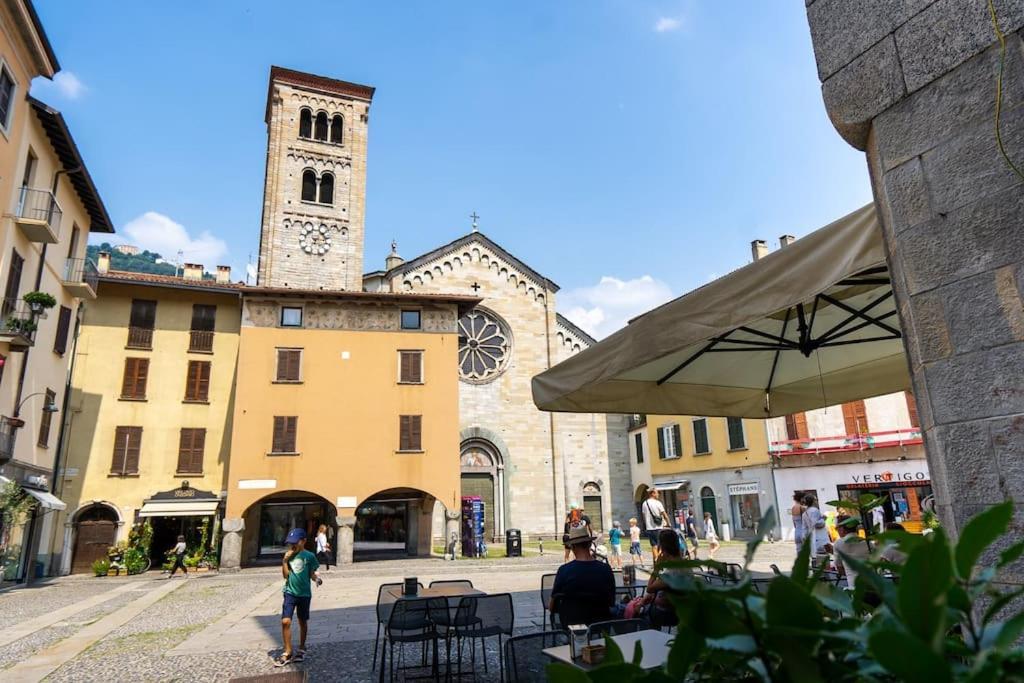 Alloggio Del 1400 Nel Cuore Del Centro Storico A 2 Min Dal Porto E Con 2 Bici Gratuite Como Exteriér fotografie