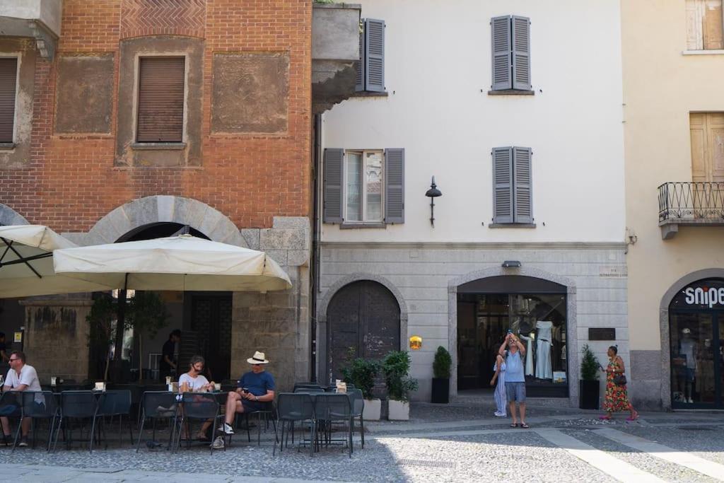 Alloggio Del 1400 Nel Cuore Del Centro Storico A 2 Min Dal Porto E Con 2 Bici Gratuite Como Exteriér fotografie