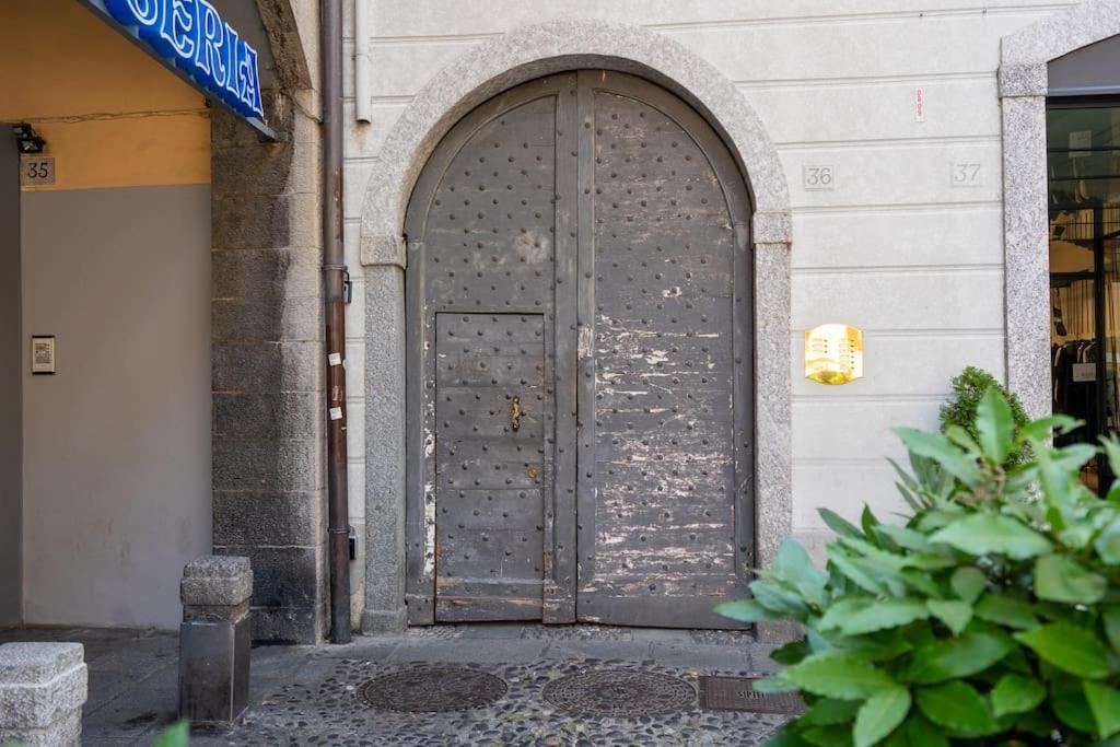 Alloggio Del 1400 Nel Cuore Del Centro Storico A 2 Min Dal Porto E Con 2 Bici Gratuite Como Exteriér fotografie